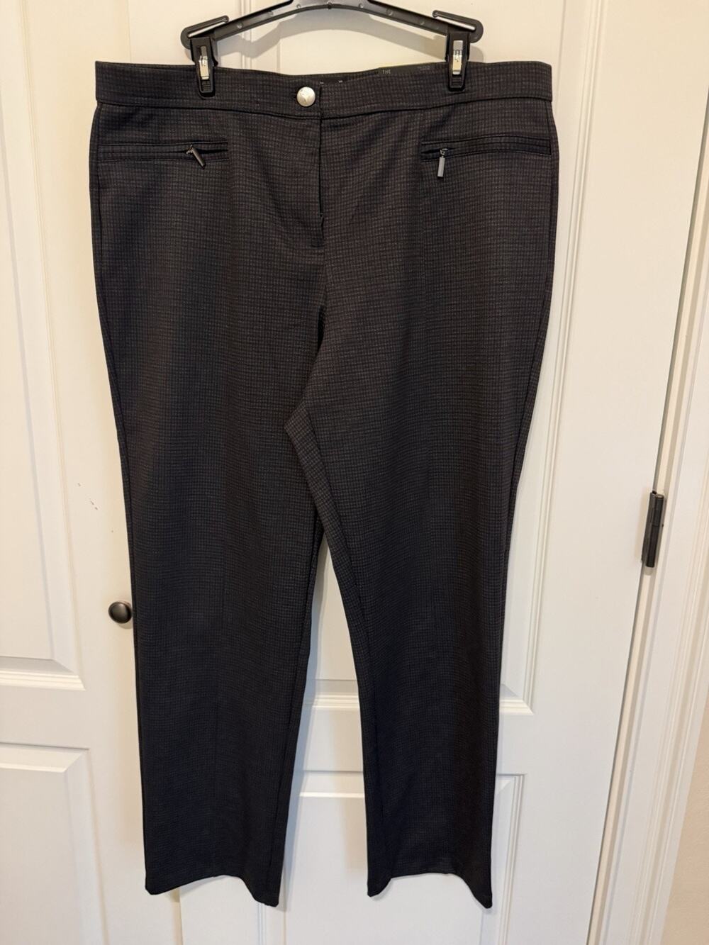 NWT Vera Wang Slim straight business casual women’s Pants. Black size XL